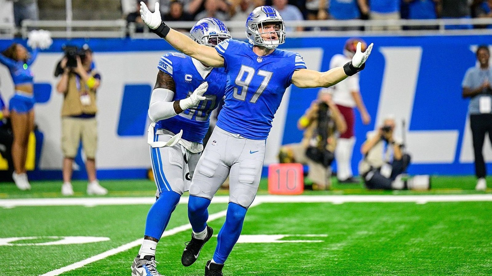 Lions Signs Pro Bowler Aidan Hutchinson to extension worth $180M